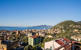 093 - Casa Panorama, Vista Mare E Vista Portofino, 500 Metri Centro Di Chiavari, Posto Auto Gratis Incluso